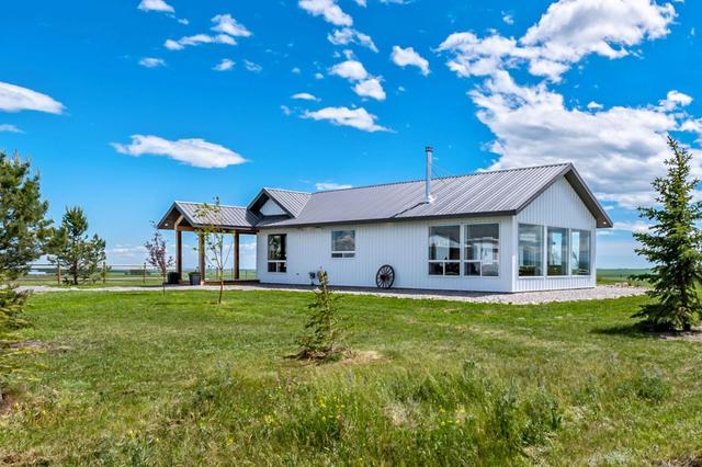 546190 64 Street W, House detached with 3 bedrooms, 2 bathrooms and 20 parking in Foothills County AB | Image 4