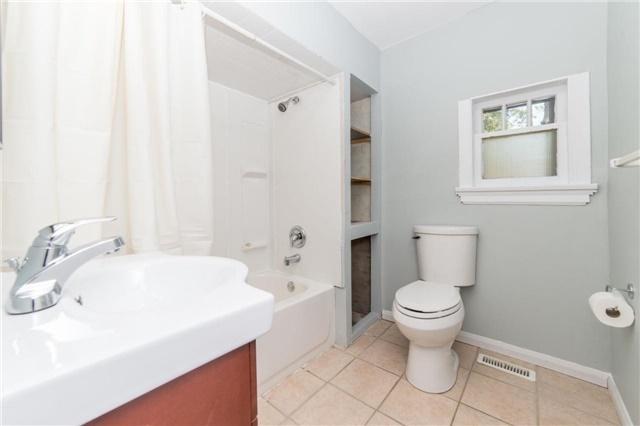 70 Colborne St W, House detached with 2 bedrooms, 2 bathrooms and 2 parking in Oshawa ON | Image 12