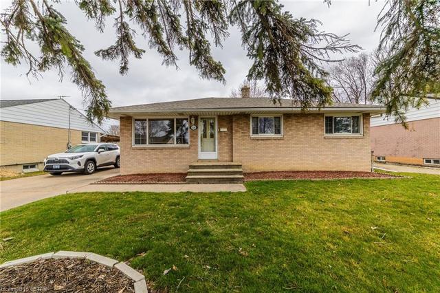 3266 Woodlawn Avenue S, House detached with 5 bedrooms, 2 bathrooms and 7 parking in Windsor ON | Image 23