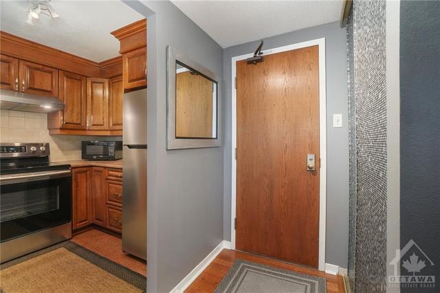 1201 - 80 Sandcastle Drive, Condo with 2 bedrooms, 2 bathrooms and 1 parking in Ottawa ON | Image 3