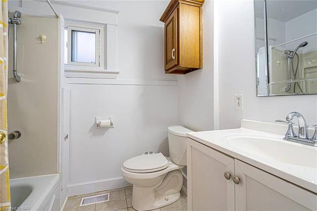 75 Henry St, House detached with 2 bedrooms, 2 bathrooms and 1 parking in St. Catharines ON | Image 4