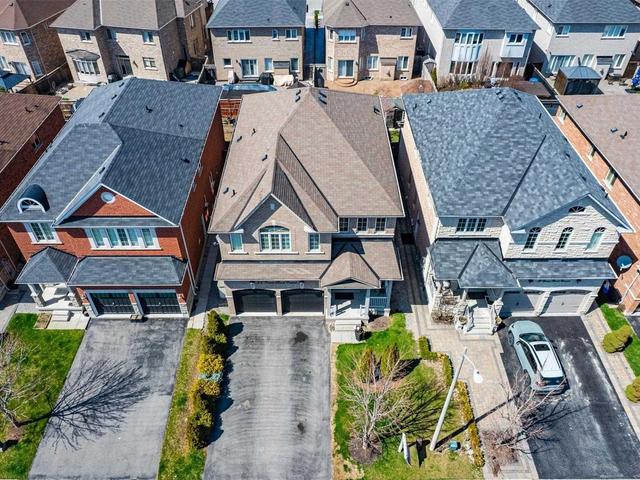 24 Corner Brook Cres, House detached with 4 bedrooms, 5 bathrooms and 6 parking in Vaughan ON | Image 12