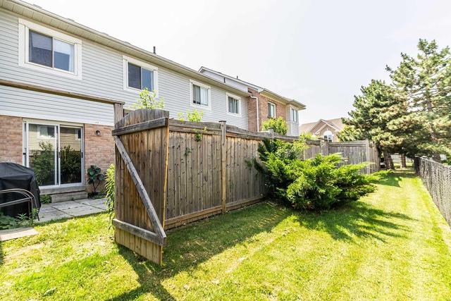 44 Brisbane Crt, Townhouse with 3 bedrooms, 2 bathrooms and 1 parking in Brampton ON | Image 15