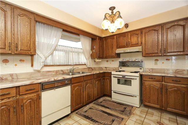 27 Hartsdale Dr, House detached with 3 bedrooms, 3 bathrooms and 4 parking in Toronto ON | Image 5