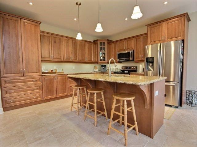 1817 Cedarlakes Way, House detached with 3 bedrooms, 3 bathrooms and 6 parking in Ottawa ON | Image 4