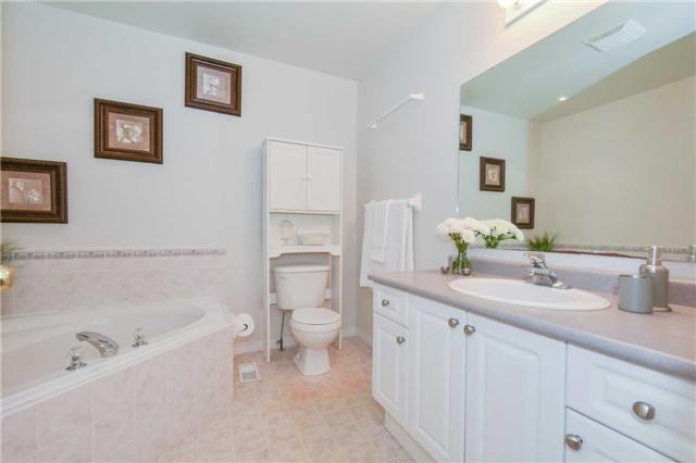 201 Dearborn Blvd, House attached with 3 bedrooms, 3 bathrooms and 2 parking in Waterloo ON | Image 13