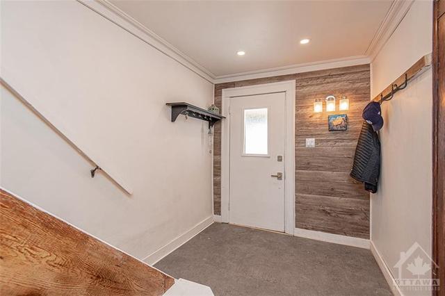 981 Gladstone Avenue, Townhouse with 2 bedrooms, 1 bathrooms and 2 parking in Ottawa ON | Image 2