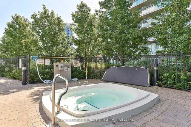 828 - 165 Legion Rd N, Condo with 1 bedrooms, 1 bathrooms and 1 parking in Toronto ON | Image 5