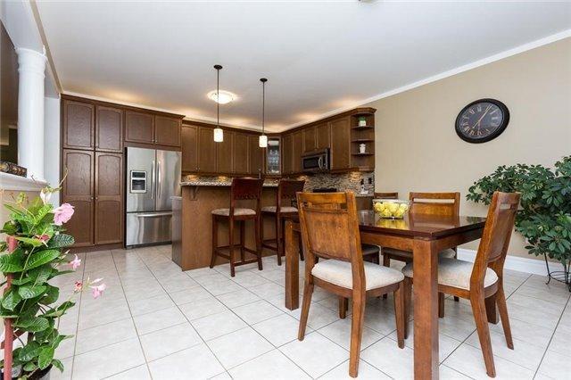 208 Cathcart Cres, House detached with 4 bedrooms, 4 bathrooms and 2 parking in Milton ON | Image 3