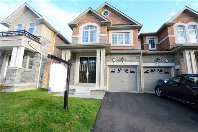 8 Pennycross Cres, House attached with 3 bedrooms, 3 bathrooms and 1 parking in Brampton ON | Image 1