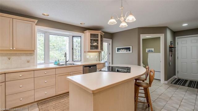 10341 Maplewood Avenue, House detached with 6 bedrooms, 3 bathrooms and 6 parking in Lambton Shores ON | Image 13