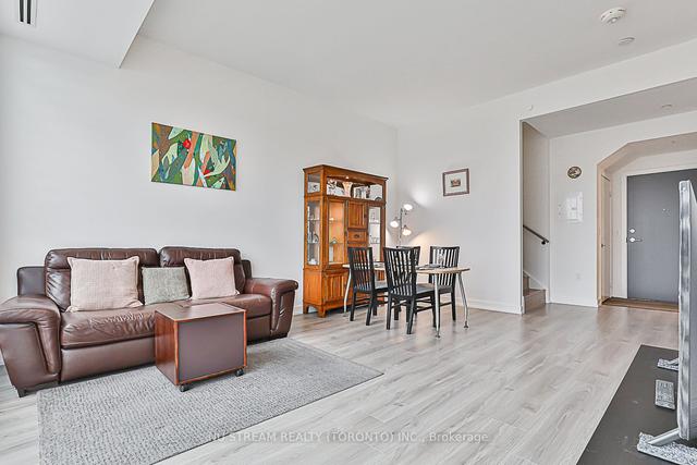 th04 - 10 De Boers Dr, Townhouse with 2 bedrooms, 3 bathrooms and 1 parking in Toronto ON | Image 2