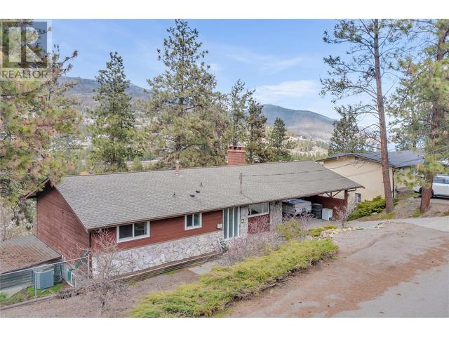 2410 Boucherie Road, House detached with 4 bedrooms, 2 bathrooms and 2 parking in West Kelowna BC | Image 4