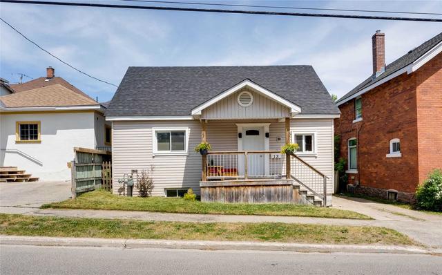 18 Albert St N, House detached with 3 bedrooms, 1 bathrooms and 1 parking in Orillia ON | Image 12