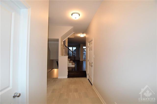 312 Kanashtage Terrace, Townhouse with 3 bedrooms, 3 bathrooms and 2 parking in Ottawa ON | Image 2