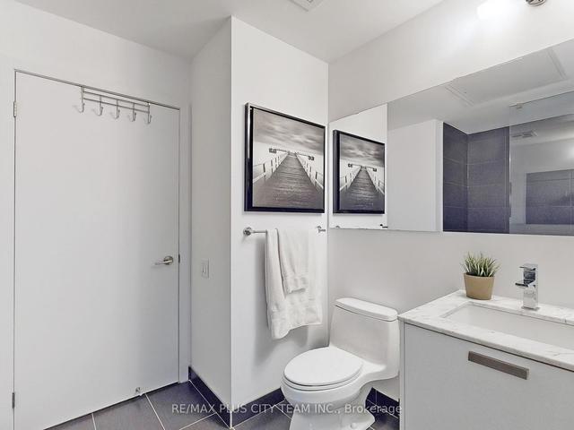 909 - 1815 Yonge St, Condo with 1 bedrooms, 1 bathrooms and 1 parking in Toronto ON | Image 2