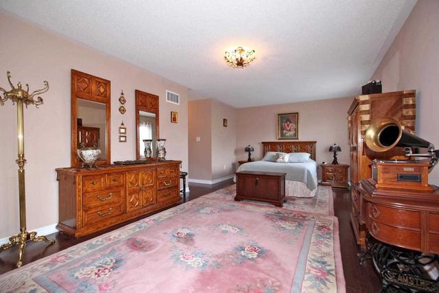 19 Titus St, House detached with 4 bedrooms, 4 bathrooms and 4 parking in Markham ON | Image 15