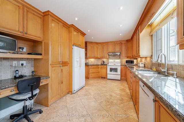 2521 Glamworth Cres, House semidetached with 3 bedrooms, 3 bathrooms and 5 parking in Mississauga ON | Image 40