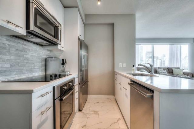 1904 - 295 Adelaide St W, Condo with 2 bedrooms, 2 bathrooms and 1 parking in Toronto ON | Image 5