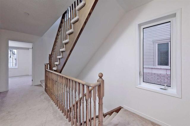 2687 Deputy Minister Path N, Townhouse with 4 bedrooms, 3 bathrooms and 2 parking in Oshawa ON | Image 3