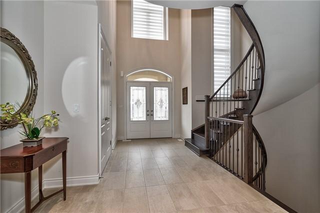 2439 Chateau Common, House attached with 3 bedrooms, 3 bathrooms and 2 parking in Oakville ON | Image 3