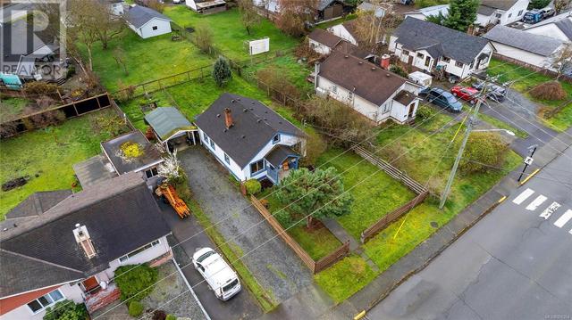 740 Coronation Ave, House detached with 2 bedrooms, 1 bathrooms and 3 parking in Duncan BC | Image 2