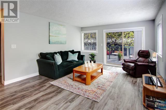 203 - 3157 Tillicum Rd, Condo with 2 bedrooms, 2 bathrooms and 1 parking in Saanich BC | Card Image