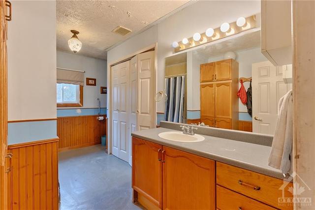 6097 Matawatchan Road, House detached with 3 bedrooms, 1 bathrooms and 10 parking in Greater Madawaska ON | Image 23