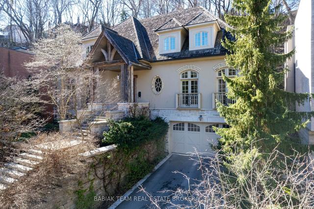 26 Dacre Cres, House detached with 4 bedrooms, 5 bathrooms and 8 parking in Toronto ON | Image 1
