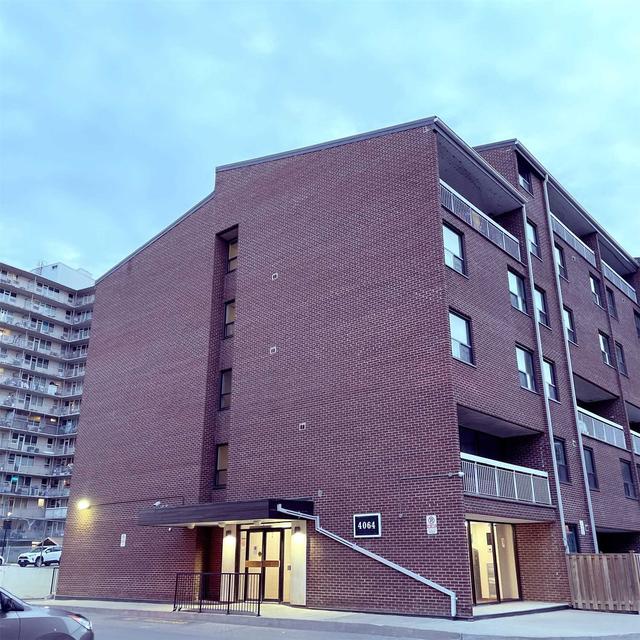 211 - 4064 Lawrence Ave E, Townhouse with 3 bedrooms, 3 bathrooms and 2 parking in Toronto ON | Image 2