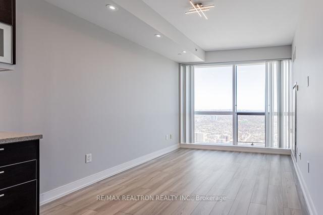 6404 - 388 Yonge St, Condo with 1 bedrooms, 1 bathrooms and 1 parking in Toronto ON | Image 3