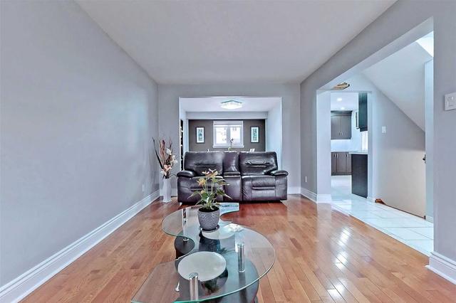 33 Tillbrook Crt, House detached with 4 bedrooms, 3 bathrooms and 10 parking in Toronto ON | Image 32