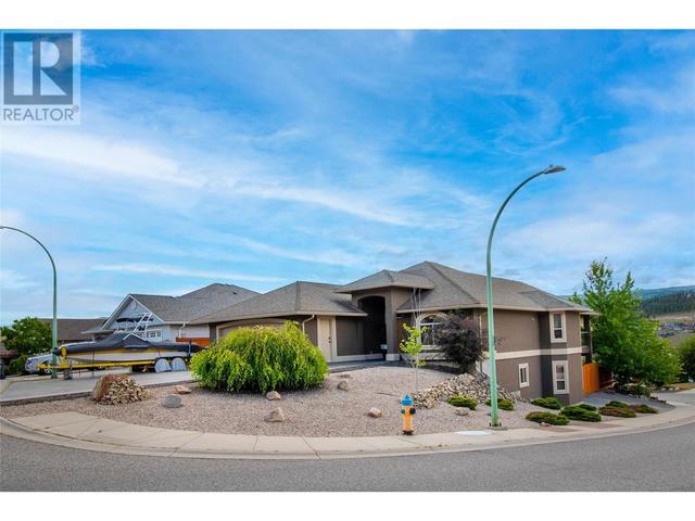 1377 Kendra Court, House detached with 4 bedrooms, 3 bathrooms and 6 parking in Kelowna BC | Image 2