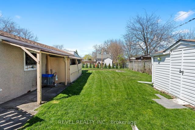 11 Parkwood Dr, House detached with 2 bedrooms, 1 bathrooms and 5 parking in St. Catharines ON | Image 6