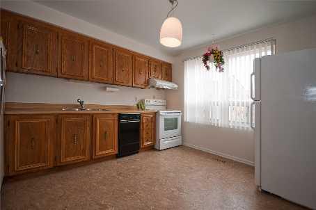 02 - 42 Stonehill Crt, Townhouse with 3 bedrooms, 3 bathrooms and 1 parking in Toronto ON | Image 4