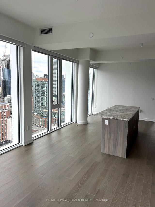 2501 - 158 Front St E St E, Condo with 3 bedrooms, 2 bathrooms and 2 parking in Toronto ON | Image 10