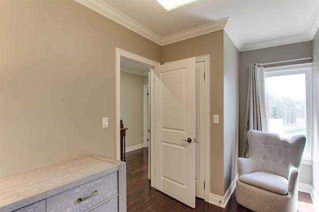 Upper - 374 Westmoreland Ave N, House detached with 3 bedrooms, 2 bathrooms and 1 parking in Toronto ON | Image 15