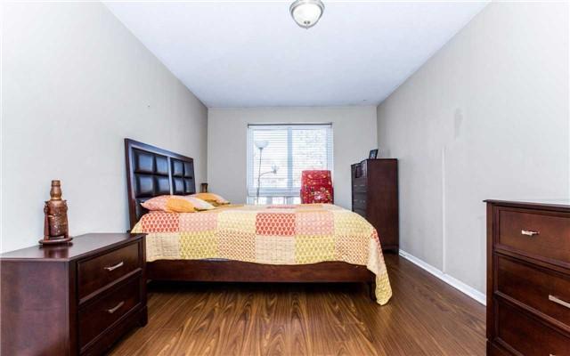 80 Guildford Cres, Townhouse with 3 bedrooms, 2 bathrooms and 1 parking in Brampton ON | Image 12