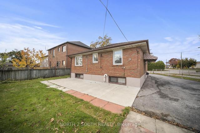 24 Deverell Cres, House detached with 3 bedrooms, 2 bathrooms and 7 parking in Toronto ON | Image 29