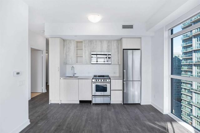 1704 - 251 Manitoba St, Condo with 2 bedrooms, 2 bathrooms and 1 parking in Toronto ON | Image 6