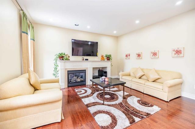 32 Eaglesprings Cres, House detached with 4 bedrooms, 4 bathrooms and 6 parking in Brampton ON | Image 3