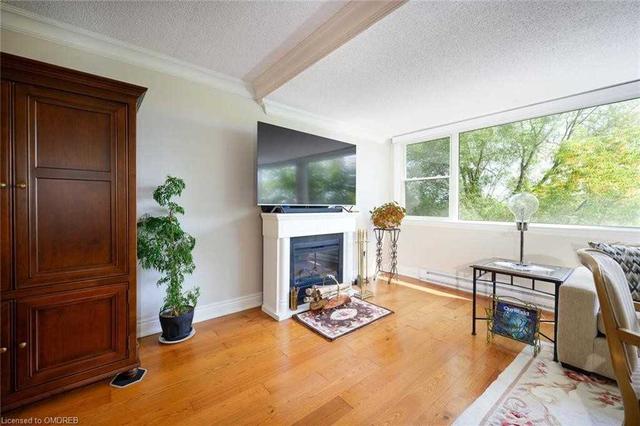 14 - 530 Falgarwood Dr, Townhouse with 3 bedrooms, 2 bathrooms and 2 parking in Oakville ON | Image 5