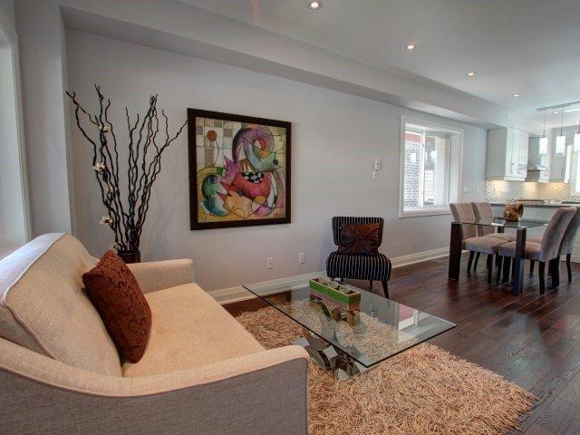 325 Queensdale Ave, House semidetached with 3 bedrooms, 3 bathrooms and 1 parking in Toronto ON | Image 3