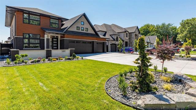689 Old Tecumseh Rd, House detached with 5 bedrooms, 6 bathrooms and 9 parking in Lakeshore ON | Image 1