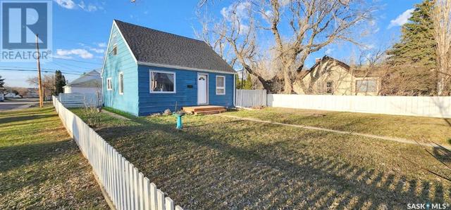 278 Coteau Street W, House detached with 4 bedrooms, 1 bathrooms and null parking in Moose Jaw SK | Image 1