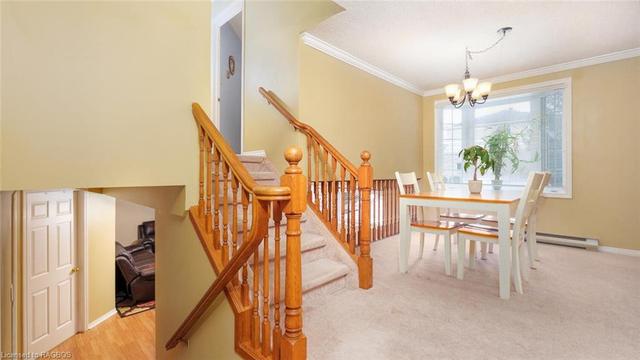 320 1st Street W, House detached with 4 bedrooms, 2 bathrooms and 5 parking in Owen Sound ON | Image 3