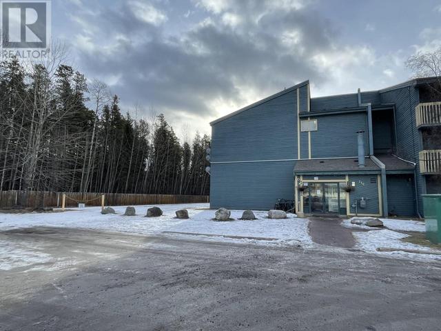 114 - 216 Spieker Avenue, Condo with 1 bedrooms, 1 bathrooms and 1 parking in Tumbler Ridge BC | Image 2