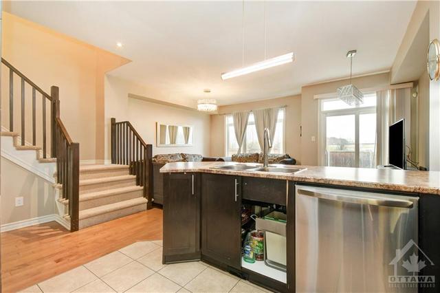 170 Mattingly Way, Townhouse with 3 bedrooms, 3 bathrooms and 3 parking in Ottawa ON | Image 11