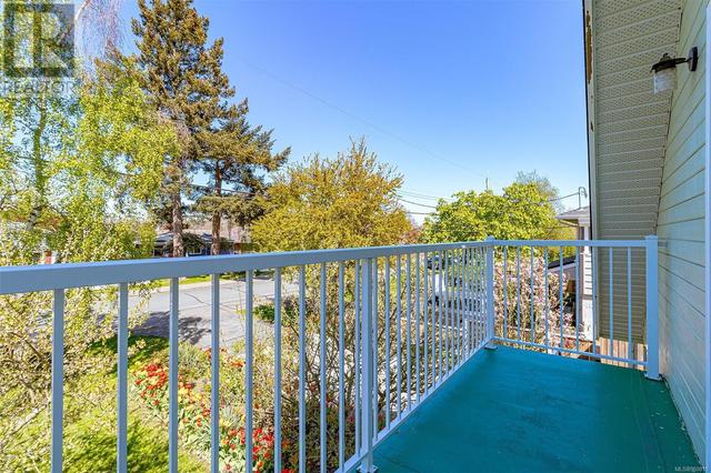 2199 Malaview Ave, House detached with 3 bedrooms, 2 bathrooms and 2 parking in Sidney BC | Image 22