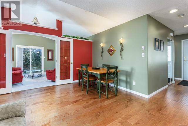 8 - 417 Heather Crt, House attached with 2 bedrooms, 2 bathrooms and 2 parking in Comox BC | Image 2